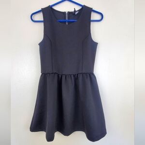 H & M Divided Sleeveless Black Dress Fit & Flare Scoop neck Stretch Size XS LBD